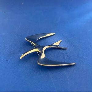 Vintage Sarah Coventry bird pen silver toned 2 inches